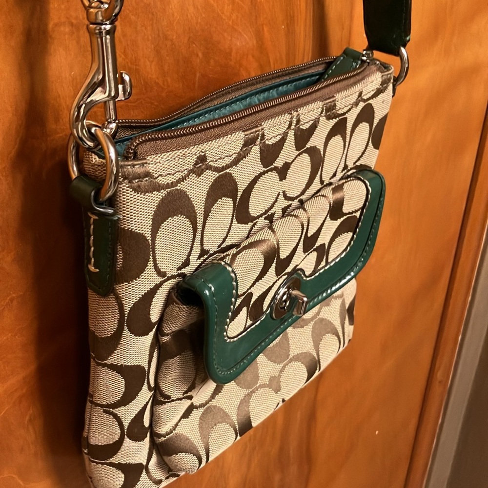 COACH. CROSSBODY WITH GREEN PATENT LEATHER TRIM. NO HANGTAG. SILVER TRIM. EUC - Picture 2 of 13